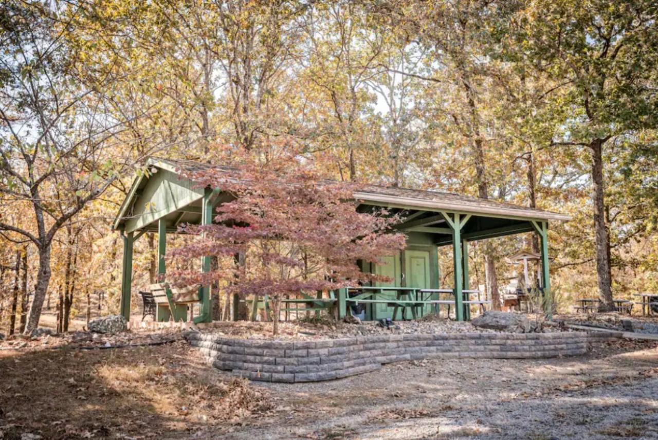 Resort Home On Half A Wooded Acres Sleeps Up To 14 Firepit For Smores Χοτ Σπρινγκς Εξωτερικό φωτογραφία